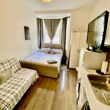 Modern Studio Apartment Sleeps 4 People Opposite Westfield Shepherds Bush ลอนดอน ภายนอก รูปภาพ
